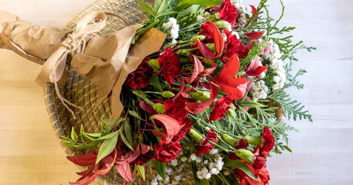 DIY bouquet of foraged blooms and grocery store flowers